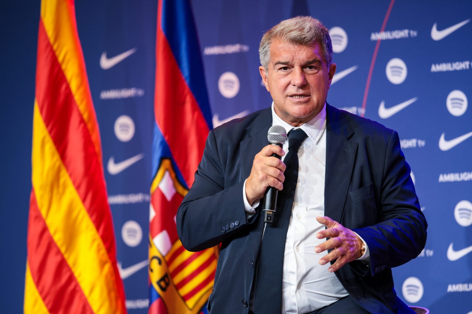 Laporta anuncia que volverán a presentar una queja a la UEFA: "El arbitraje y el VAR, una vergüenza"