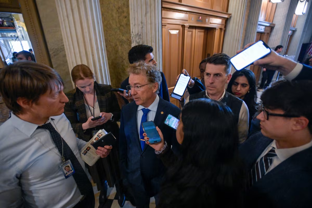 Los republicanos del Senado dan carta blanca a Trump para que continúe con la guerra en Irán
